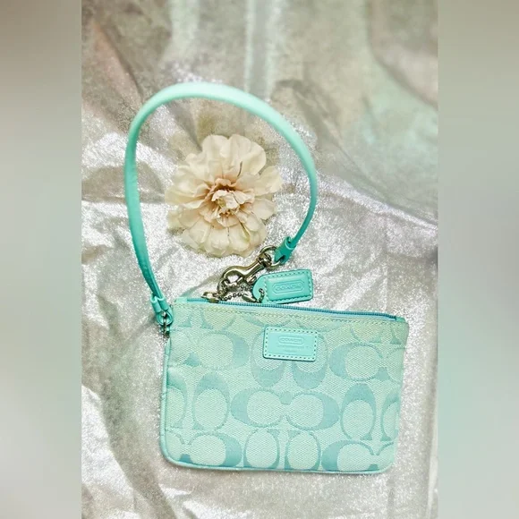 Coach Mint Green Signature Jacquard Wristlet - Picture 3 of 12